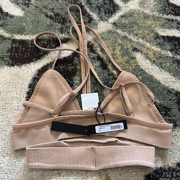 ANDREĀDAMO Ribbed Cut-Out Halter Neck Bra Top - Picture 2 of 7